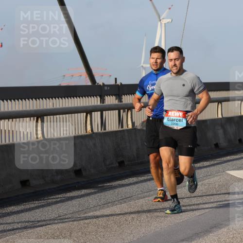 03.10.2026 - Köhlbrandbrückenlauf Strokosch-Dieckow http://msf.ph/oto/10601108 03.10.2026 09:36:28 Position 2 2206, 2208 meine-sportfotos.de