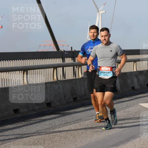 03.10.2026 - Köhlbrandbrückenlauf Strokosch-Dieckow http://msf.ph/oto/10601116 03.10.2026 09:36:28 Position 2 2206 meine-sportfotos.de