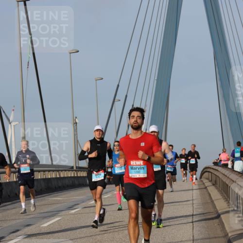 03.10.2026 - Köhlbrandbrückenlauf Strokosch-Dieckow http://msf.ph/oto/10601153 03.10.2026 09:36:32 Position 2 26, 1290 meine-sportfotos.de
