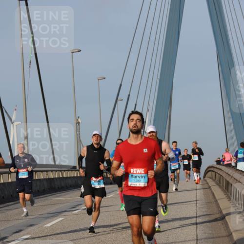 03.10.2026 - Köhlbrandbrückenlauf Strokosch-Dieckow http://msf.ph/oto/10601170 03.10.2026 09:36:32 Position 2 1290 meine-sportfotos.de