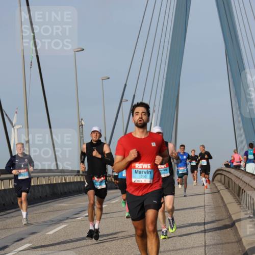 03.10.2026 - Köhlbrandbrückenlauf Strokosch-Dieckow http://msf.ph/oto/10601180 03.10.2026 09:36:32 Position 2 1290 meine-sportfotos.de