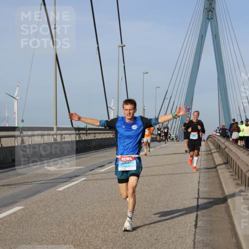 03.10.2026 - Köhlbrandbrückenlauf Strokosch-Dieckow http://msf.ph/oto/10601396 03.10.2026 09:36:42 Position 2 1828 meine-sportfotos.de