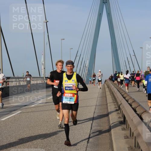 03.10.2026 - Köhlbrandbrückenlauf Strokosch-Dieckow http://msf.ph/oto/10601465 03.10.2026 09:36:48 Position 2 1342 meine-sportfotos.de