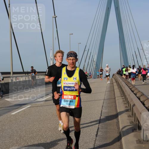03.10.2026 - Köhlbrandbrückenlauf Strokosch-Dieckow http://msf.ph/oto/10601511 03.10.2026 09:36:49 Position 2 1342 meine-sportfotos.de