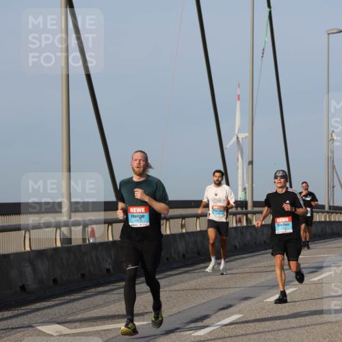 03.10.2026 - Köhlbrandbrückenlauf Strokosch-Dieckow http://msf.ph/oto/10601525 03.10.2026 09:36:53 Position 2 1973 meine-sportfotos.de