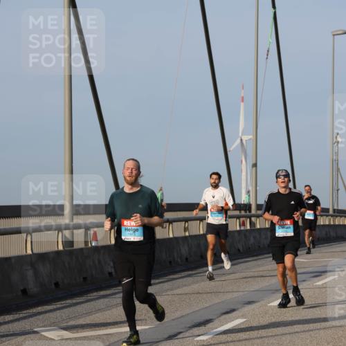 03.10.2026 - Köhlbrandbrückenlauf Strokosch-Dieckow http://msf.ph/oto/10601533 03.10.2026 09:36:53 Position 2 1973 meine-sportfotos.de