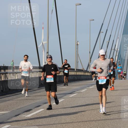 03.10.2026 - Köhlbrandbrückenlauf Strokosch-Dieckow http://msf.ph/oto/10601544 03.10.2026 09:36:54 Position 2 2133, 3771 meine-sportfotos.de