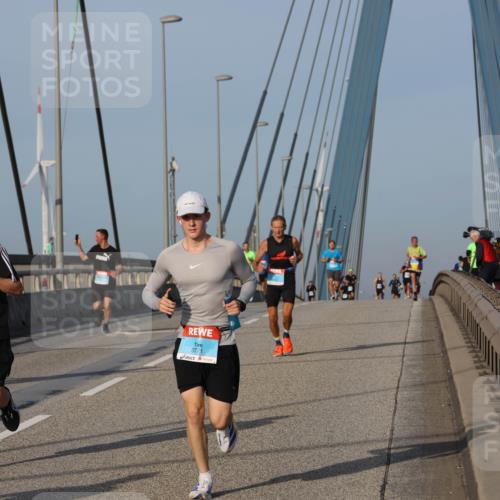 03.10.2026 - Köhlbrandbrückenlauf Strokosch-Dieckow http://msf.ph/oto/10601577 03.10.2026 09:36:55 Position 2 3771 meine-sportfotos.de