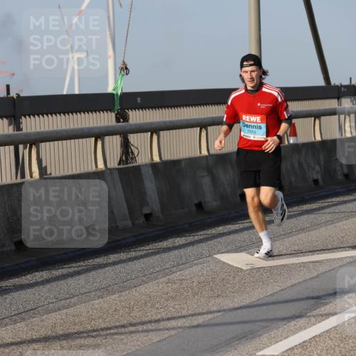 03.10.2026 - Köhlbrandbrückenlauf Strokosch-Dieckow http://msf.ph/oto/10601682 03.10.2026 09:37:07 Position 2 1553 meine-sportfotos.de