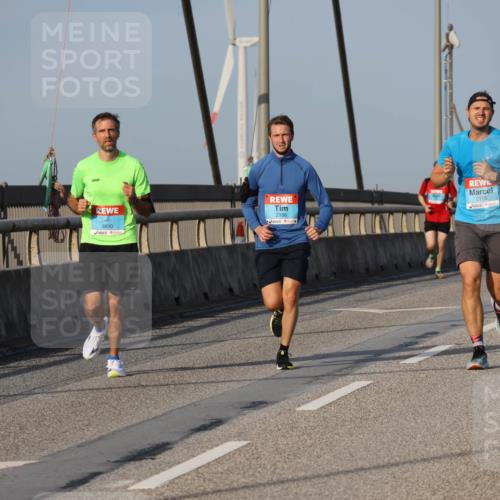 03.10.2026 - Köhlbrandbrückenlauf Strokosch-Dieckow http://msf.ph/oto/10601693 03.10.2026 09:37:10 Position 2 3830, 2186, 2175 meine-sportfotos.de