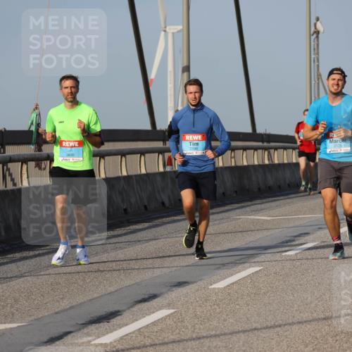 03.10.2026 - Köhlbrandbrückenlauf Strokosch-Dieckow http://msf.ph/oto/10601700 03.10.2026 09:37:10 Position 2 3830, 2186, 2175 meine-sportfotos.de