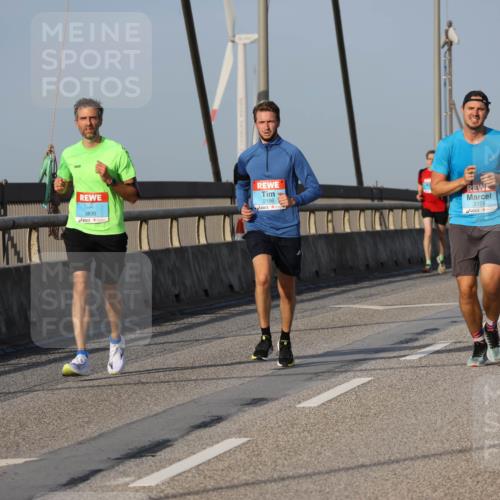 03.10.2026 - Köhlbrandbrückenlauf Strokosch-Dieckow http://msf.ph/oto/10601703 03.10.2026 09:37:10 Position 2 3830, 2186, 2175 meine-sportfotos.de
