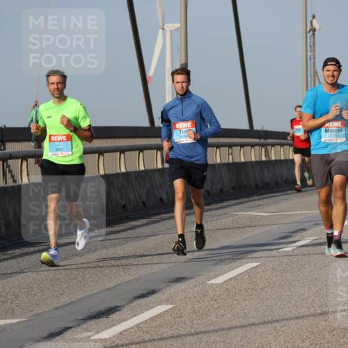 03.10.2026 - Köhlbrandbrückenlauf Strokosch-Dieckow http://msf.ph/oto/10601710 03.10.2026 09:37:10 Position 2 2186, 3830, 2175 meine-sportfotos.de