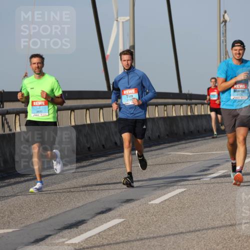 03.10.2026 - Köhlbrandbrückenlauf Strokosch-Dieckow http://msf.ph/oto/10601720 03.10.2026 09:37:10 Position 2 3830, 2186, 2175 meine-sportfotos.de