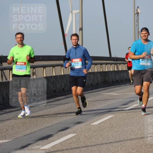 03.10.2026 - Köhlbrandbrückenlauf Strokosch-Dieckow http://msf.ph/oto/10601726 03.10.2026 09:37:10 Position 2 3830, 2186, 2175 meine-sportfotos.de