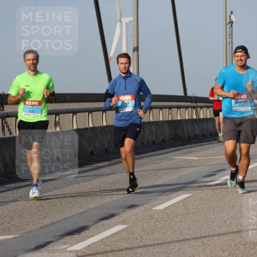 03.10.2026 - Köhlbrandbrückenlauf Strokosch-Dieckow http://msf.ph/oto/10601734 03.10.2026 09:37:11 Position 2 3830, 2186, 2175 meine-sportfotos.de
