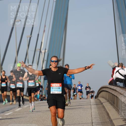 03.10.2026 - Köhlbrandbrückenlauf Strokosch-Dieckow http://msf.ph/oto/10601751 03.10.2026 09:37:20 Position 2 2235 meine-sportfotos.de