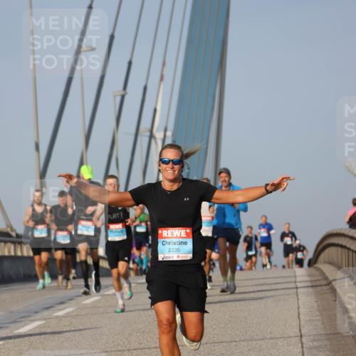 03.10.2026 - Köhlbrandbrückenlauf Strokosch-Dieckow http://msf.ph/oto/10601808 03.10.2026 09:37:21 Position 2 2235 meine-sportfotos.de