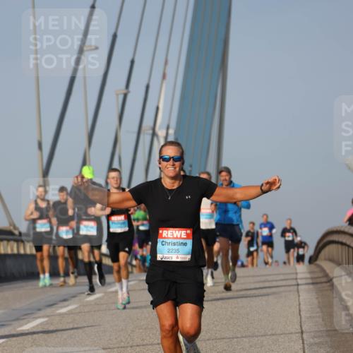 03.10.2026 - Köhlbrandbrückenlauf Strokosch-Dieckow http://msf.ph/oto/10601811 03.10.2026 09:37:21 Position 2 2235 meine-sportfotos.de