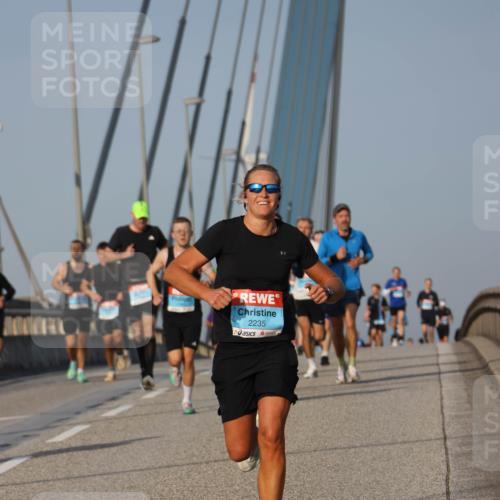 03.10.2026 - Köhlbrandbrückenlauf Strokosch-Dieckow http://msf.ph/oto/10601841 03.10.2026 09:37:21 Position 2 2235 meine-sportfotos.de