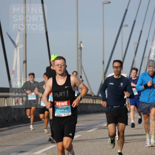 03.10.2026 - Köhlbrandbrückenlauf Strokosch-Dieckow http://msf.ph/oto/10601859 03.10.2026 09:37:28 Position 2 1360 meine-sportfotos.de