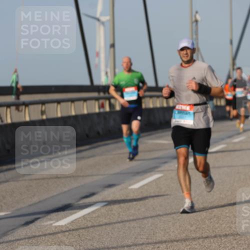 03.10.2026 - Köhlbrandbrückenlauf Strokosch-Dieckow http://msf.ph/oto/10601982 03.10.2026 09:37:36 Position 2  meine-sportfotos.de