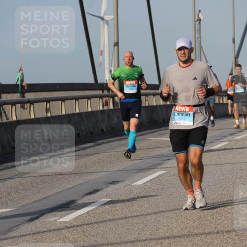 03.10.2026 - Köhlbrandbrückenlauf Strokosch-Dieckow http://msf.ph/oto/10601992 03.10.2026 09:37:36 Position 2 2317 meine-sportfotos.de