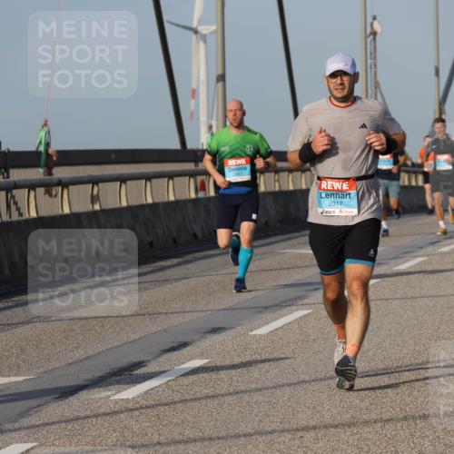 03.10.2026 - Köhlbrandbrückenlauf Strokosch-Dieckow http://msf.ph/oto/10602005 03.10.2026 09:37:36 Position 2 2317 meine-sportfotos.de