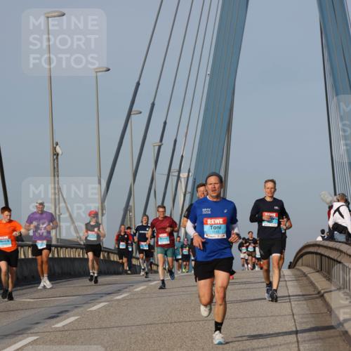03.10.2026 - Köhlbrandbrückenlauf Strokosch-Dieckow http://msf.ph/oto/10602011 03.10.2026 09:37:45 Position 2  meine-sportfotos.de