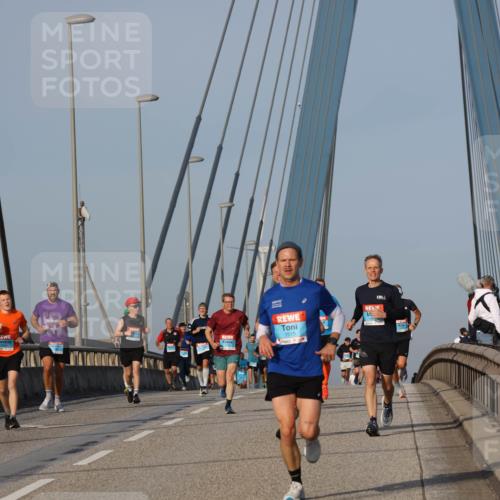 03.10.2026 - Köhlbrandbrückenlauf Strokosch-Dieckow http://msf.ph/oto/10602049 03.10.2026 09:37:46 Position 2 1515 meine-sportfotos.de