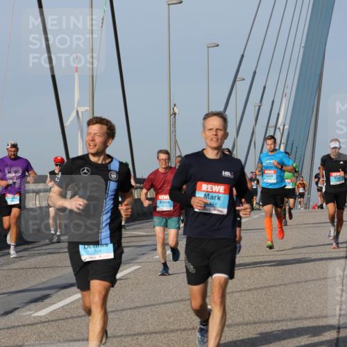 03.10.2026 - Köhlbrandbrückenlauf Strokosch-Dieckow http://msf.ph/oto/10602103 03.10.2026 09:37:52 Position 2 1264, 1216, 644 meine-sportfotos.de