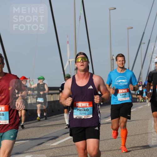 03.10.2026 - Köhlbrandbrückenlauf Strokosch-Dieckow http://msf.ph/oto/10602173 03.10.2026 09:37:56 Position 2 95, 6, 2216, 1522 meine-sportfotos.de