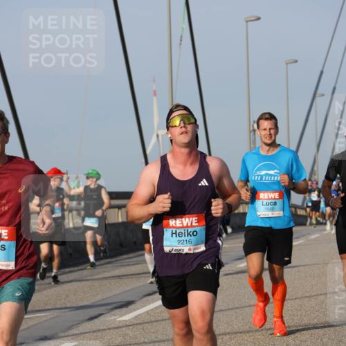 03.10.2026 - Köhlbrandbrückenlauf Strokosch-Dieckow http://msf.ph/oto/10602181 03.10.2026 09:37:56 Position 2 5, 2216, 1522 meine-sportfotos.de