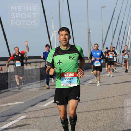 03.10.2026 - Köhlbrandbrückenlauf Strokosch-Dieckow http://msf.ph/oto/10602264 03.10.2026 09:38:02 Position 2 2048 meine-sportfotos.de