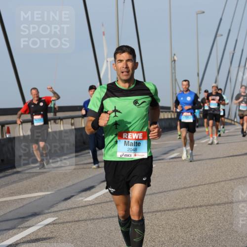 03.10.2026 - Köhlbrandbrückenlauf Strokosch-Dieckow http://msf.ph/oto/10602272 03.10.2026 09:38:02 Position 2 2048 meine-sportfotos.de