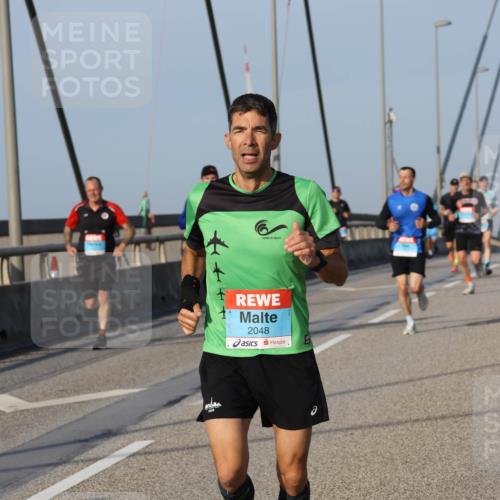 03.10.2026 - Köhlbrandbrückenlauf Strokosch-Dieckow http://msf.ph/oto/10602297 03.10.2026 09:38:02 Position 2 2048 meine-sportfotos.de