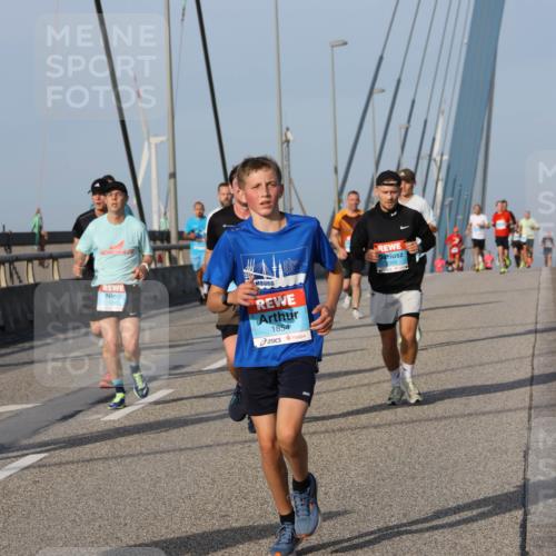 03.10.2026 - Köhlbrandbrückenlauf Strokosch-Dieckow http://msf.ph/oto/10602347 03.10.2026 09:38:10 Position 2 1854, 099 meine-sportfotos.de