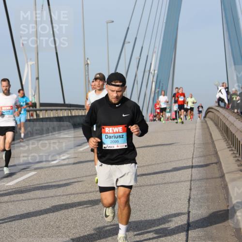 03.10.2026 - Köhlbrandbrückenlauf Strokosch-Dieckow http://msf.ph/oto/10602365 03.10.2026 09:38:13 Position 2 2099 meine-sportfotos.de
