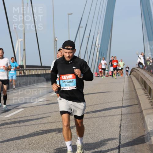 03.10.2026 - Köhlbrandbrückenlauf Strokosch-Dieckow http://msf.ph/oto/10602375 03.10.2026 09:38:13 Position 2 2099 meine-sportfotos.de