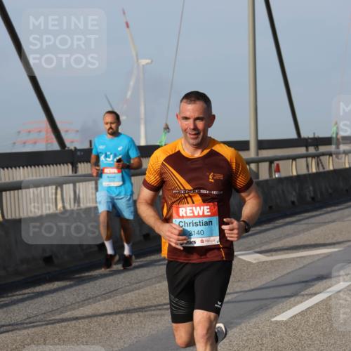 03.10.2026 - Köhlbrandbrückenlauf Strokosch-Dieckow http://msf.ph/oto/10602419 03.10.2026 09:38:19 Position 2 2140 meine-sportfotos.de