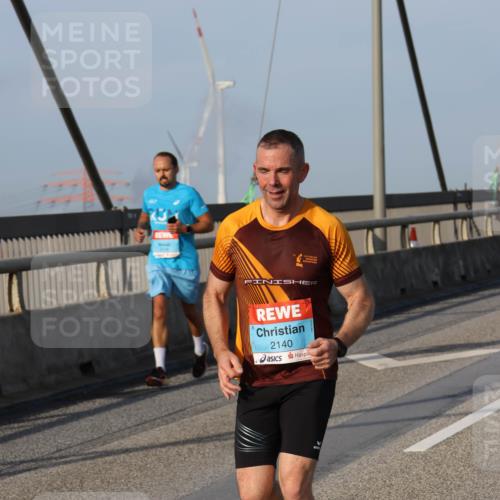 03.10.2026 - Köhlbrandbrückenlauf Strokosch-Dieckow http://msf.ph/oto/10602423 03.10.2026 09:38:19 Position 2 2140 meine-sportfotos.de