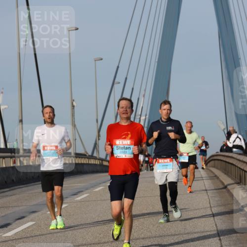 03.10.2026 - Köhlbrandbrückenlauf Strokosch-Dieckow http://msf.ph/oto/10602452 03.10.2026 09:38:26 Position 2 2223, 3798 meine-sportfotos.de