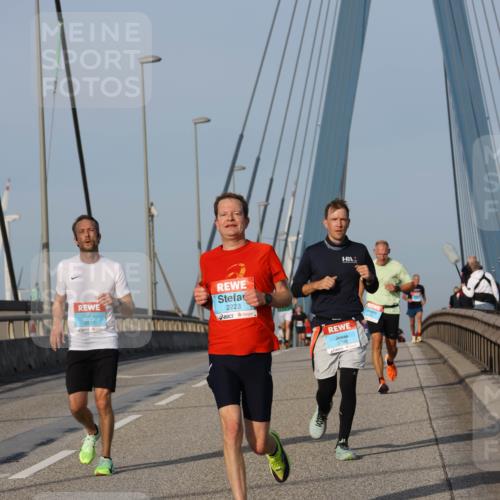 03.10.2026 - Köhlbrandbrückenlauf Strokosch-Dieckow http://msf.ph/oto/10602478 03.10.2026 09:38:26 Position 2 3837, 2223, 3798 meine-sportfotos.de