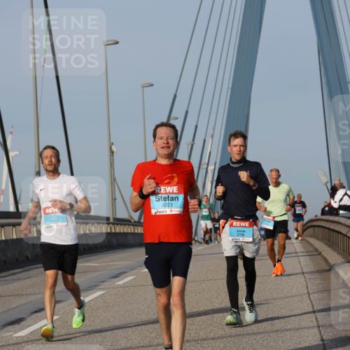 03.10.2026 - Köhlbrandbrückenlauf Strokosch-Dieckow http://msf.ph/oto/10602495 03.10.2026 09:38:26 Position 2 3837, 2223, 3798 meine-sportfotos.de