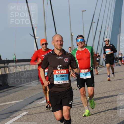 03.10.2026 - Köhlbrandbrückenlauf Strokosch-Dieckow http://msf.ph/oto/10602626 03.10.2026 09:38:35 Position 2 1479, 1531 meine-sportfotos.de