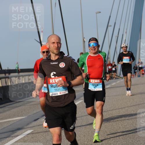 03.10.2026 - Köhlbrandbrückenlauf Strokosch-Dieckow http://msf.ph/oto/10602654 03.10.2026 09:38:35 Position 2 1531, 1479 meine-sportfotos.de