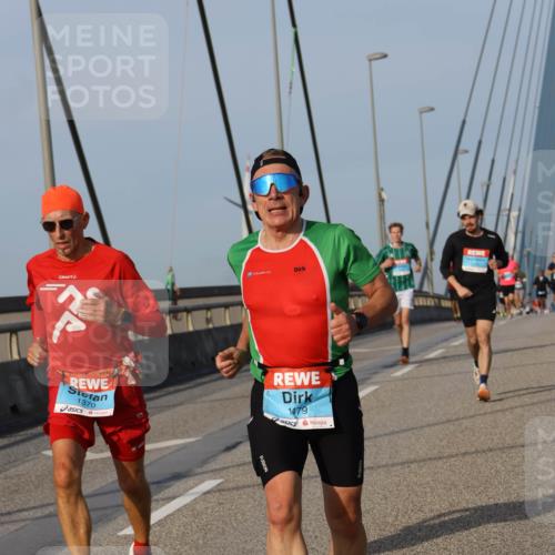 03.10.2026 - Köhlbrandbrückenlauf Strokosch-Dieckow http://msf.ph/oto/10602677 03.10.2026 09:38:36 Position 2 1370, 1479 meine-sportfotos.de