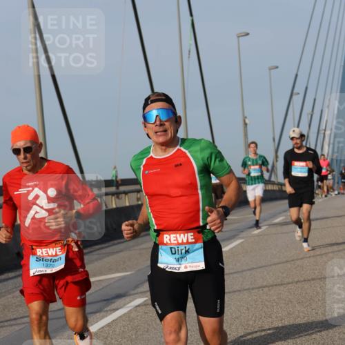 03.10.2026 - Köhlbrandbrückenlauf Strokosch-Dieckow http://msf.ph/oto/10602687 03.10.2026 09:38:36 Position 2 3, 1370, 1479 meine-sportfotos.de