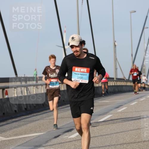 03.10.2026 - Köhlbrandbrückenlauf Strokosch-Dieckow http://msf.ph/oto/10602692 03.10.2026 09:38:39 Position 2 2137 meine-sportfotos.de