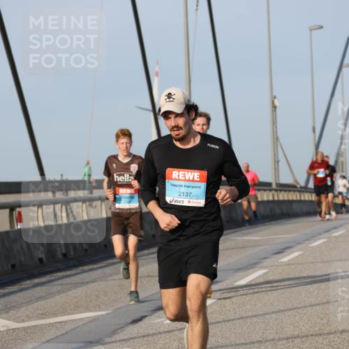 03.10.2026 - Köhlbrandbrückenlauf Strokosch-Dieckow http://msf.ph/oto/10602699 03.10.2026 09:38:39 Position 2 2137 meine-sportfotos.de